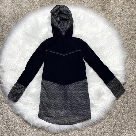 Ivivva by Lululemon Mesh with the Rain Windbreaker Jacket - Picture 2 of 5